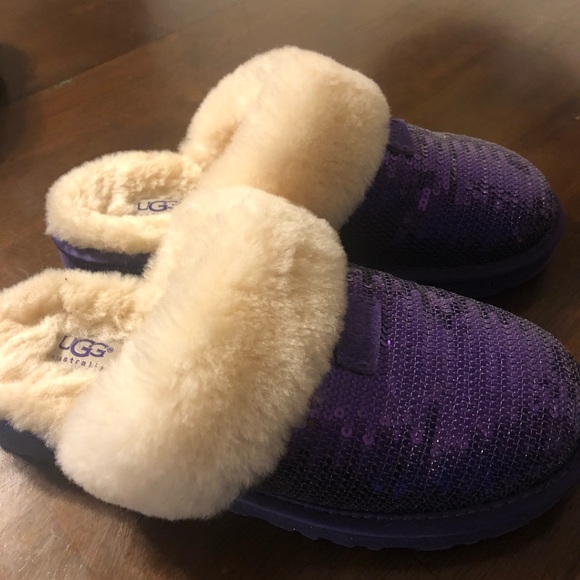 Size 5 Ugg Slippers! Never worn. - Picture 1 of 4